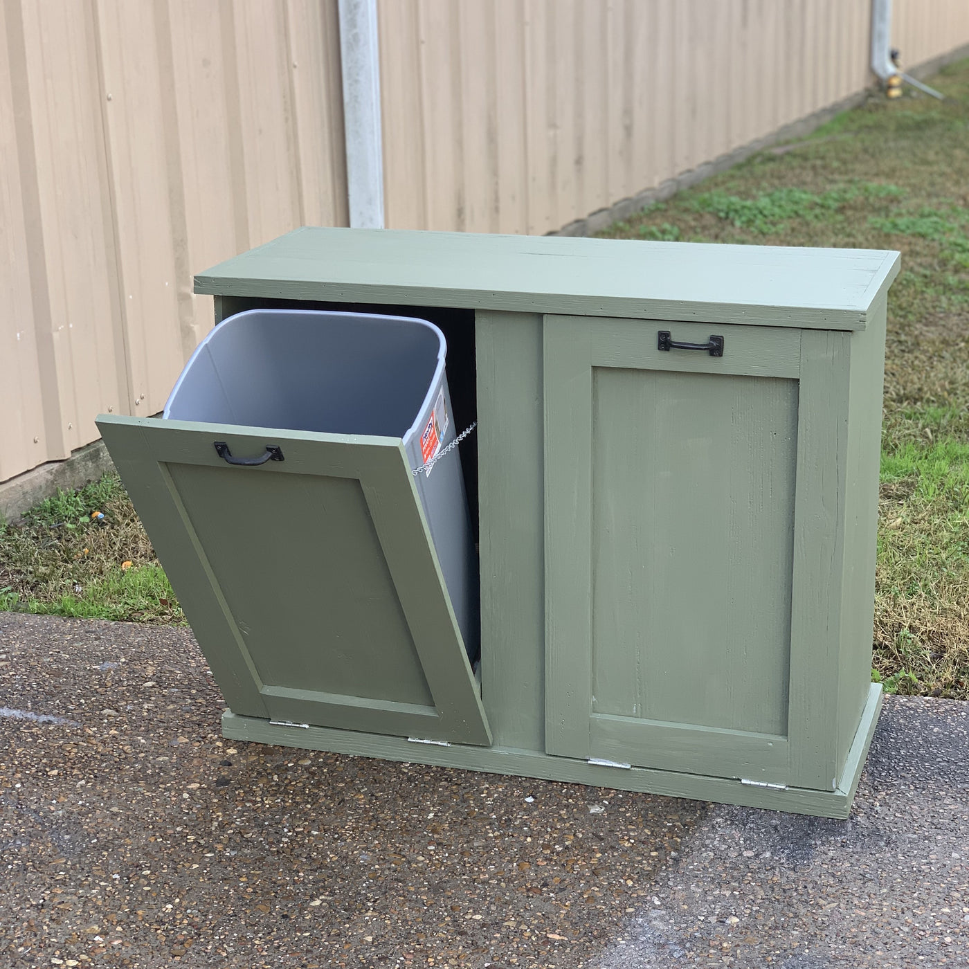 Outdoor Rustic Trash Cans