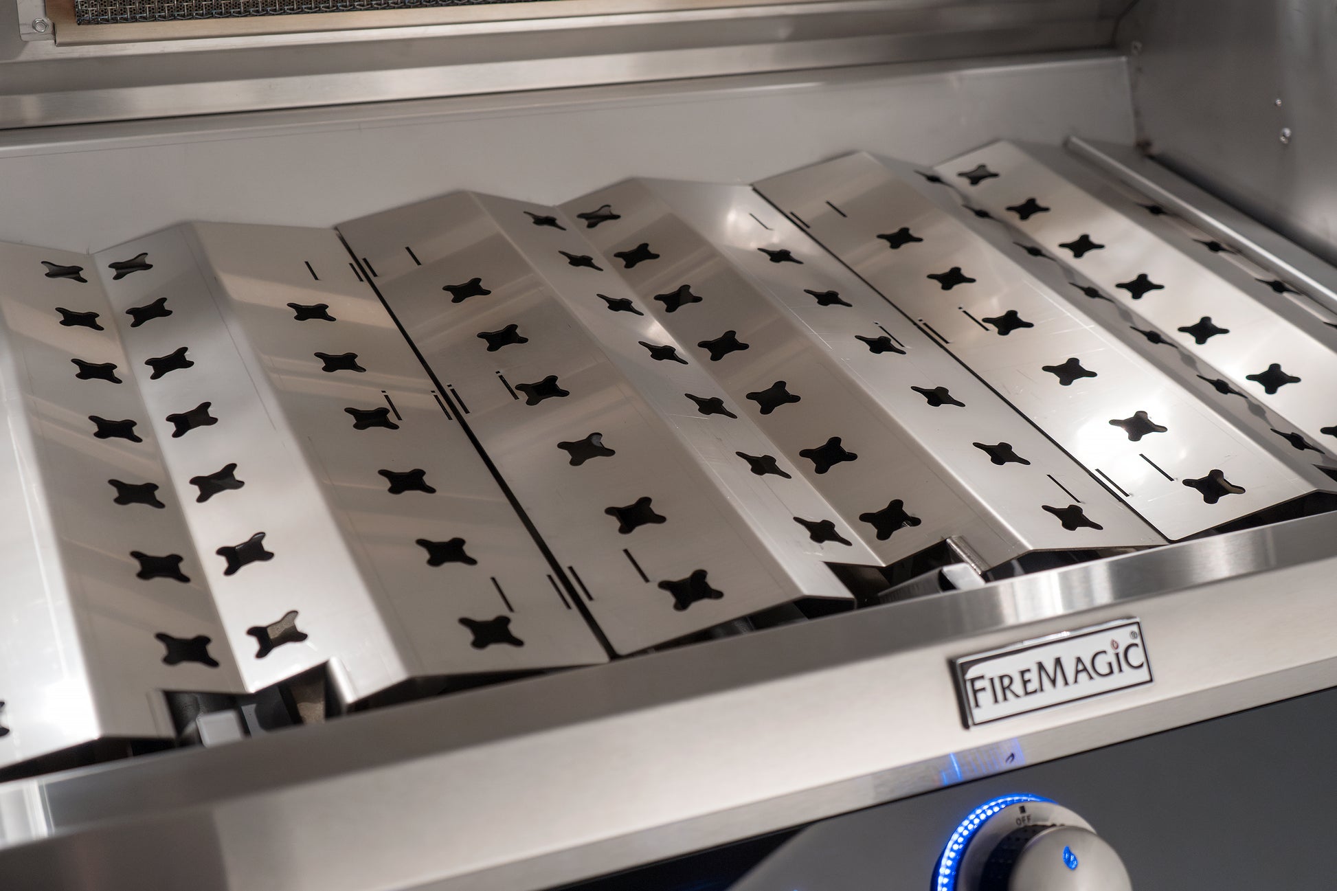 The fire magic wavey vaporizer panels that catch the grease and help vaporize the grease into flavor. These vaporizer panels also help protect the burner from fralling debris which could clog the burner.