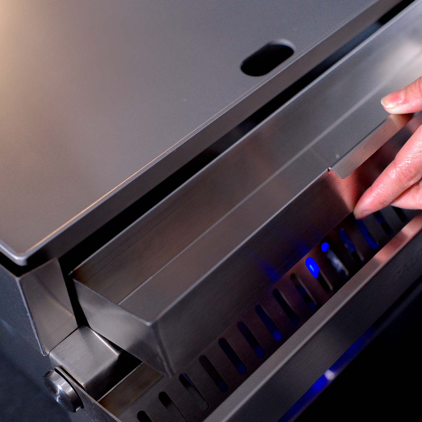 OML40P3 Grease tray opening